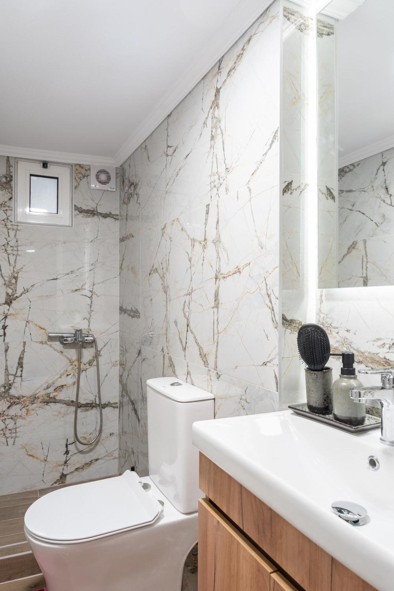 Ninas Central Apartment カヴァラ エクステリア 写真